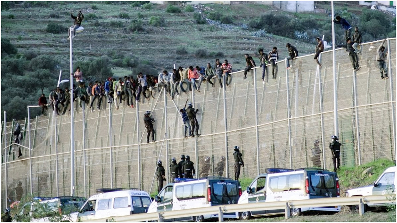 স্পেনে  বছরে ৩ লাখ নথিবিহীন অভিবাসীকে নিয়মিত করা হবে